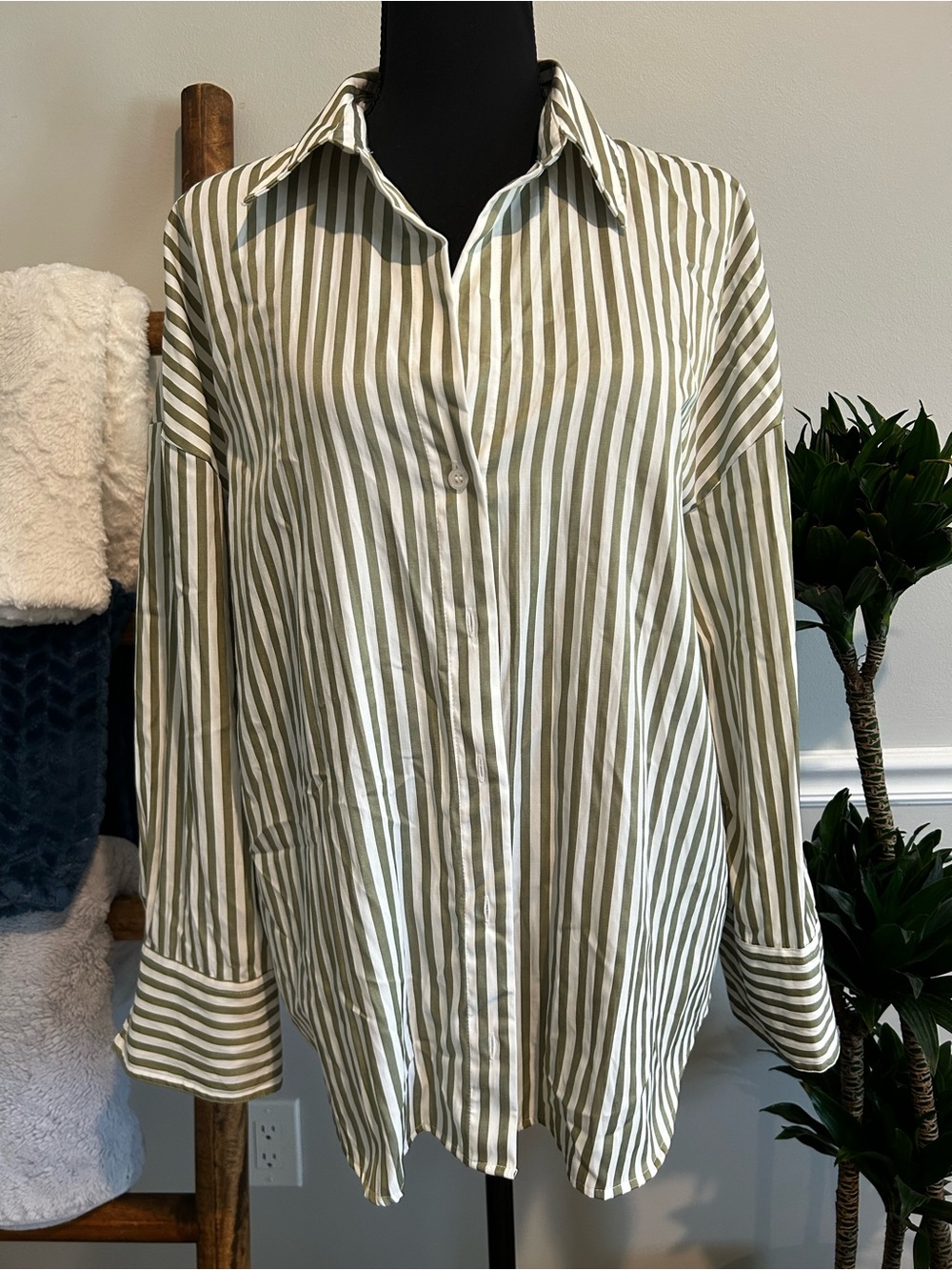 Zara Olive Green and White Striped Button-Down Shirt Size Large